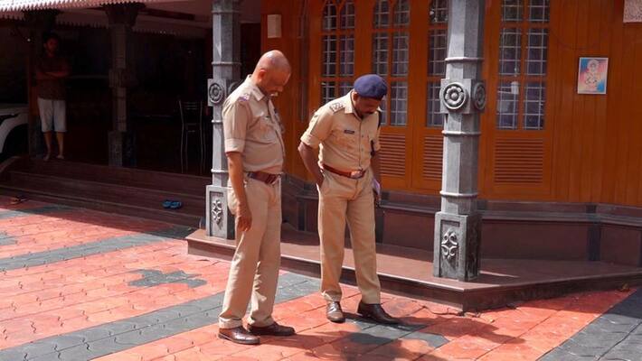 Petrol bombed at residence of Shankara Vijendra Puri National General Secretary of Hindu Acharya Sabha Petrol bombed at residence of Shankara Vijendra Puri National General Secretary of Hindu Acharya Sabha