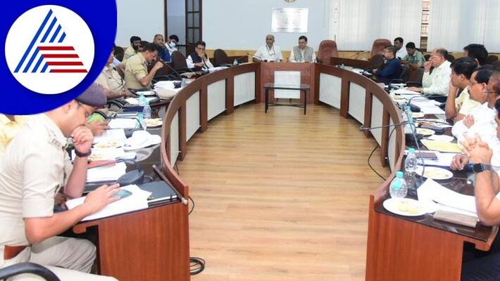 rakesh singh instructed to close the pothole and take action for control traffic jam gvd rakesh singh instructed to close the pothole and take action for control traffic jam gvd