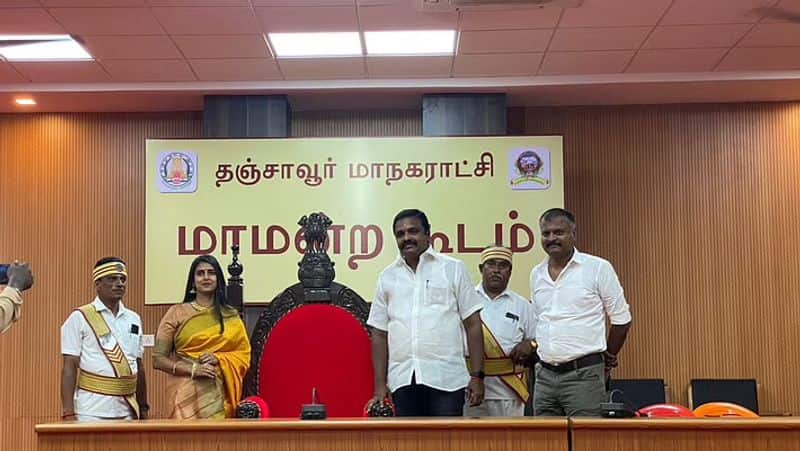 DMK is growing the RSS organization among the people.. Actor Kasthuri
