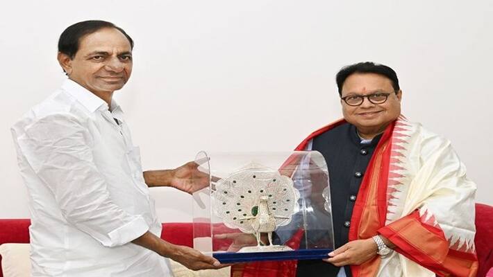 Lokmat Chairman Vijay Darda invite Telangana CM KCR to national politics Lokmat Chairman Vijay Darda invite Telangana CM KCR to national politics
