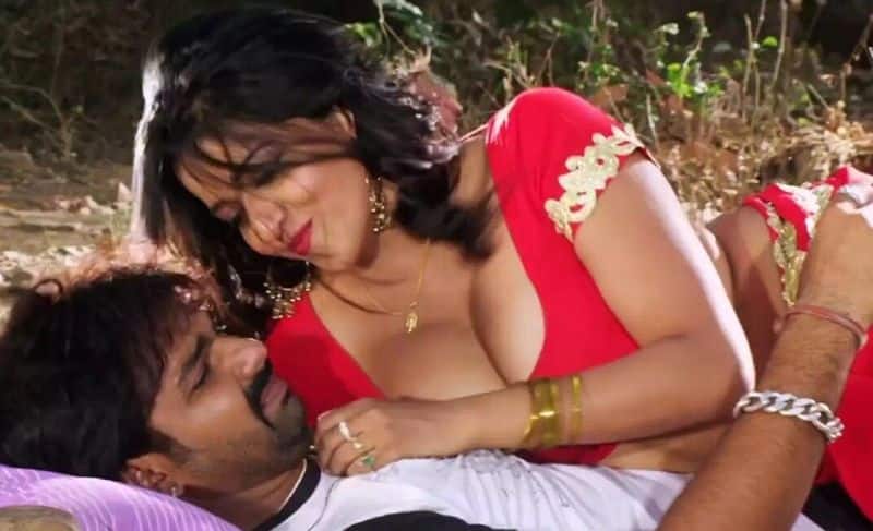 Xxx Sexy Monalisa Videos - Monalisa's SEXY photos: Bhojpuri actress flaunts her busty cleavage in  strappy choli-VIDEO