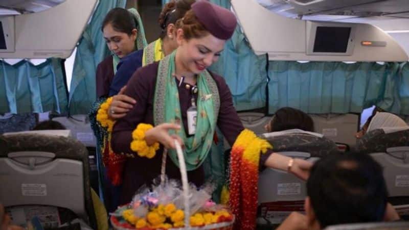 Pakistan airlines ordered to cabin crew is wearing proper undergarments
