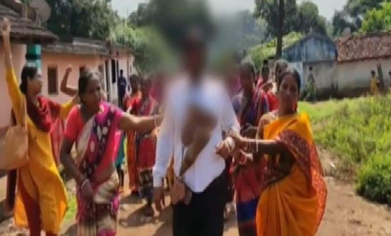 jharkhand teacher allegedly shows porn to girls and locals garlanded him with shoes