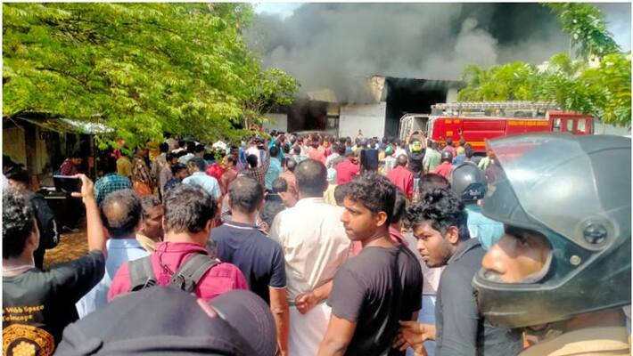 fire in alappuzha shop, fire force and kseb rescue fire in alappuzha shop, fire force and kseb rescue