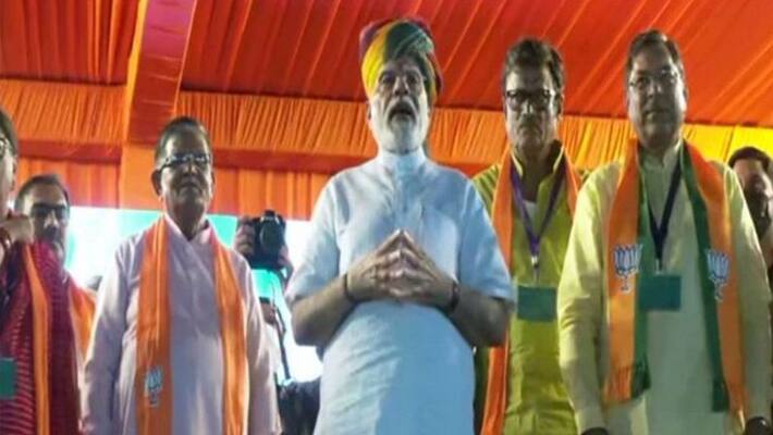 Modi spoke without using the mic saying that the Prime Minister did not violate the rules. Modi spoke without using the mic saying that the Prime Minister did not violate the rules.