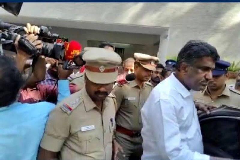 Coimbatore BJP leader Balaji Uttama Ramasamy released on bail.. BJP volunteers enthusiastically welcome. 