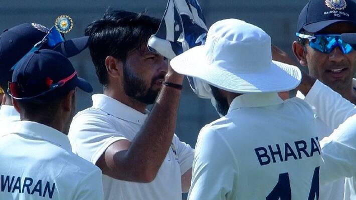 Irani Cup 2022 Saurashtra vs Rest of India Mukesh Kumar Kuldeep Sen rock Saurashtra with four wickets kvn Irani Cup 2022 Saurashtra vs Rest of India Mukesh Kumar Kuldeep Sen rock Saurashtra with four wickets kvn
