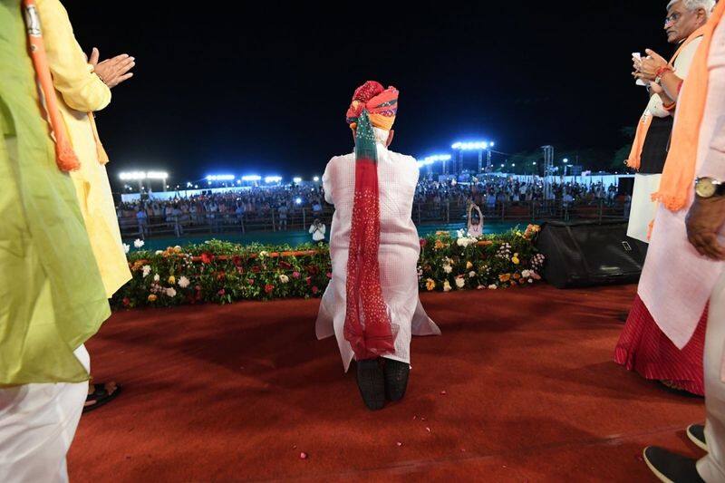 PM Modi skips microphone to obey loudspeaker rule in Rajasthan Rally 