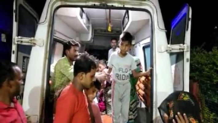 Aligarh Vaccine was forcibly given to children by closing gate in government school 50 deteriorated Aligarh Vaccine was forcibly given to children by closing gate in government school 50 deteriorated