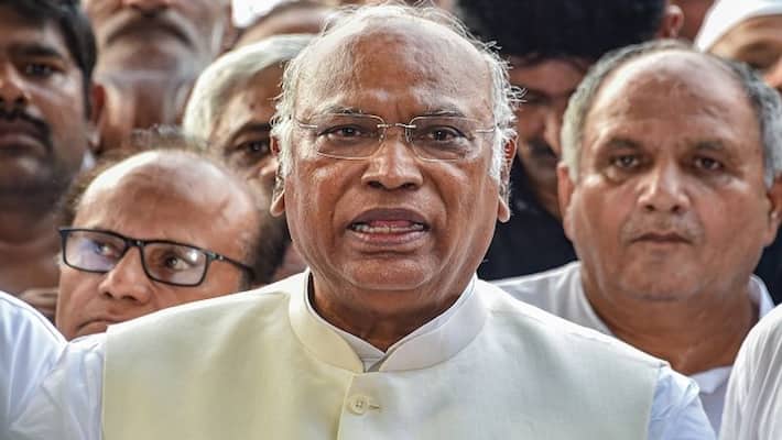 Bharat Jodo Yatra not for vote its to unite people against divisive forces says Congress President Mallikarjun Kharge ckm Bharat Jodo Yatra not for vote its to unite people against divisive forces says Congress President Mallikarjun Kharge ckm