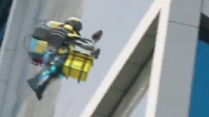 video in which food delivery agent flying with food to customer video in which food delivery agent flying with food to customer