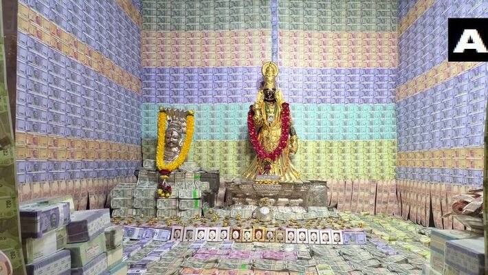 visakhapatnam temple decorates with gold ornaments and currency notes worth rs 8 crore visakhapatnam temple decorates with gold ornaments and currency notes worth rs 8 crore