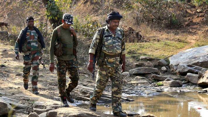 Hazaribagh news police with help of CRPF seized Rifles and artillery on basis on captured Naxalite information asc Hazaribagh news police with help of CRPF seized Rifles and artillery on basis on captured Naxalite information asc