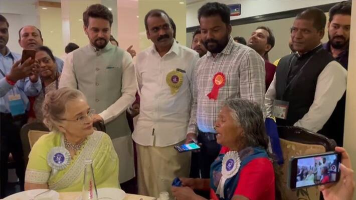 After winning Best Playback Singer at 68th National Awards, folk singer Nanjiyamma charms Asha Parekh with her melodious voice AKA After winning Best Playback Singer at 68th National Awards, folk singer Nanjiyamma charms Asha Parekh with her melodious voice AKA