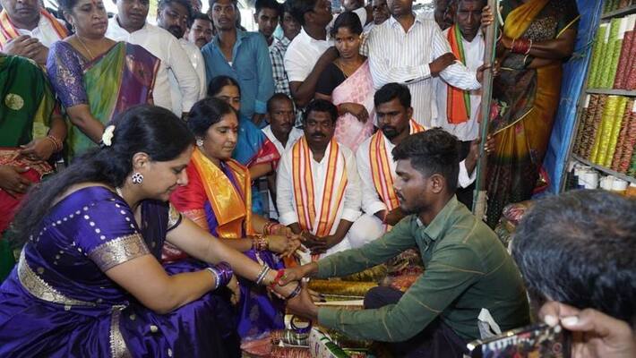 trs mlc kalvakuntla kavitha visits edupayala vana durga bhavani temple trs mlc kalvakuntla kavitha visits edupayala vana durga bhavani temple