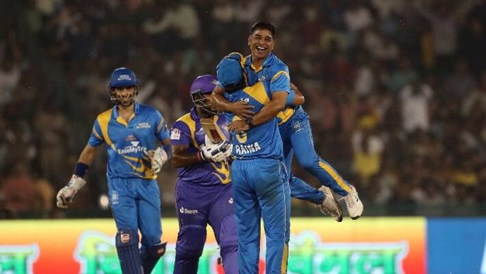 Road Safety World Series Naman Ojha unbeaten Century helps India Legends beat Sri Lanka to retain trophy kvn Road Safety World Series Naman Ojha unbeaten Century helps India Legends beat Sri Lanka to retain trophy kvn