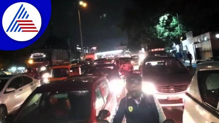 Dasara Festival Effect Traffic Jam In Bengaluru gvd Dasara Festival Effect Traffic Jam In Bengaluru gvd