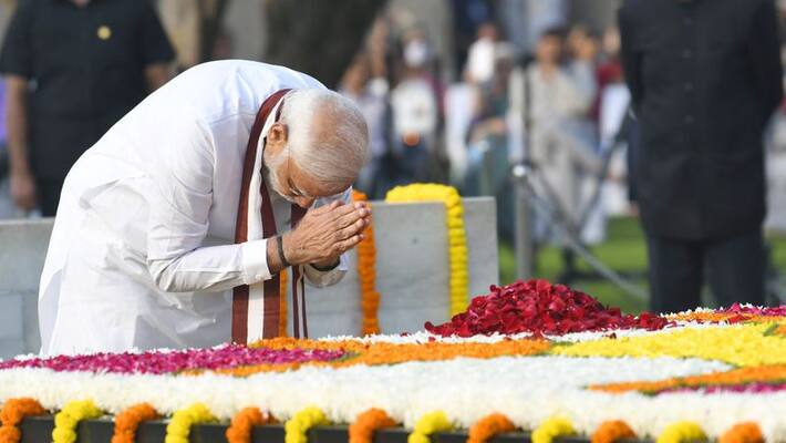 PM Modi pays tribute to Mahatma Gandhi and Lal Bahadur Shastri PM Modi pays tribute to Mahatma Gandhi and Lal Bahadur Shastri
