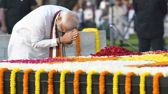 PM Narendra Modi pays tributes to Mahatma Gandhi Lal Bahadur Shastri vva PM Narendra Modi pays tributes to Mahatma Gandhi Lal Bahadur Shastri vva