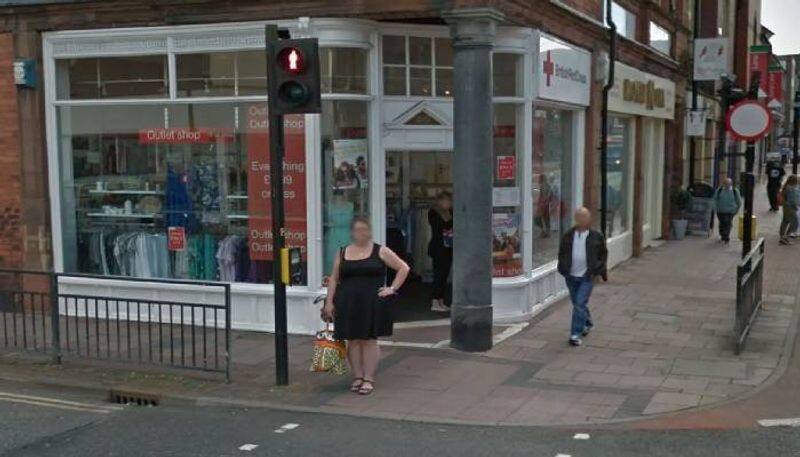 same woman spotted same place after 10 years in google map