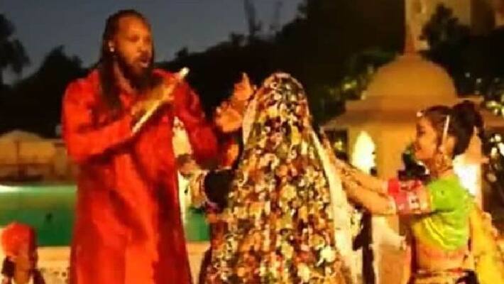 Virender Sehwag Chris Gayle celebrate Navratri with Gujarat Giants teammates at special Garba night kvn Virender Sehwag Chris Gayle celebrate Navratri with Gujarat Giants teammates at special Garba night kvn