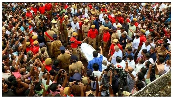 funeral procession of Kodiyeri Balakrishnan reached thalassery town hall funeral procession of Kodiyeri Balakrishnan reached thalassery town hall