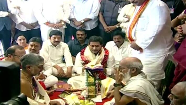 cm Jagan presents silk robes to Goddess Kanaka Durga in vijayawada cm Jagan presents silk robes to Goddess Kanaka Durga in vijayawada