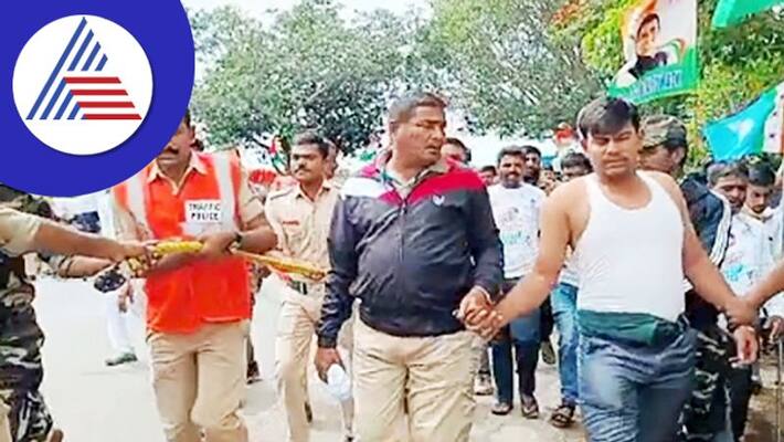 Bharat Jodo Yatra Congress worker arrested who wears PayCM t-shirt gow Bharat Jodo Yatra Congress worker arrested who wears PayCM t-shirt gow