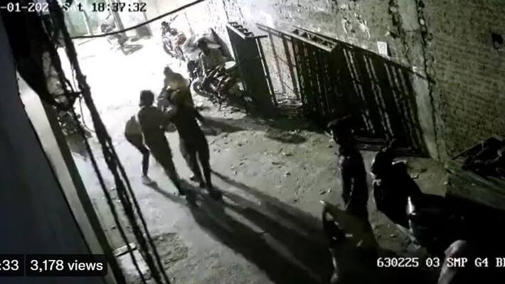 cold blooded murder in National Capital: Youth stabbed to death by three akb cold blooded murder in National Capital: Youth stabbed to death by three akb