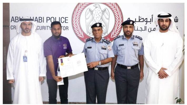 expat honoured for handing over lost funds to police expat honoured for handing over lost funds to police