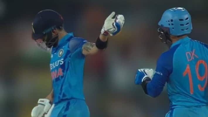 Virat Kohli says no to half century, Rohit Sharma gives instructions to bowlers with bleeding nose Virat Kohli says no to half century, Rohit Sharma gives instructions to bowlers with bleeding nose