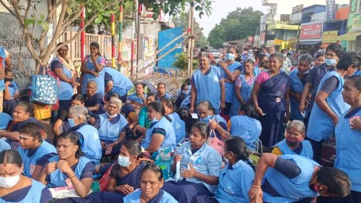 sweeping workers protest in coimbatore collector office sweeping workers protest in coimbatore collector office