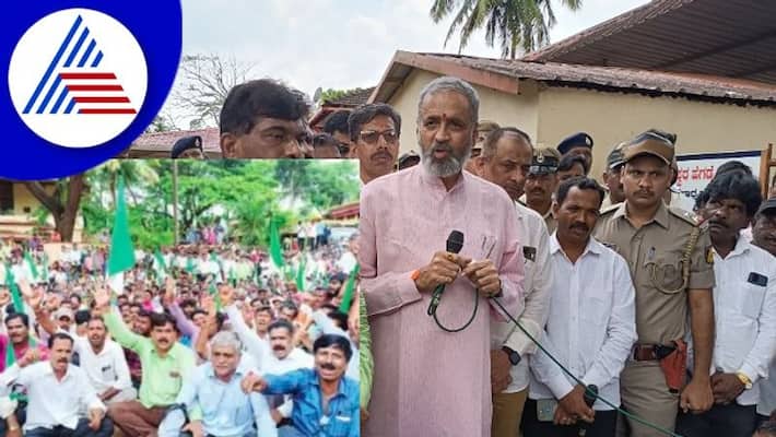 Massive protest infron of speaker vishweshwar hegde kageri office sirsi uttarakannada rav Massive protest infron of speaker vishweshwar hegde kageri office sirsi uttarakannada rav