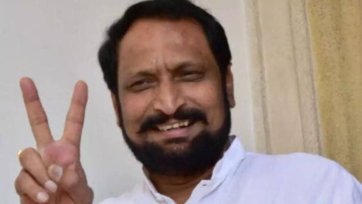 BJP Laxman Savadi welcomes Sonia Gandhi and Priyanka says lotus bloom wherever they steps in BJP Laxman Savadi welcomes Sonia Gandhi and Priyanka says lotus bloom wherever they steps in