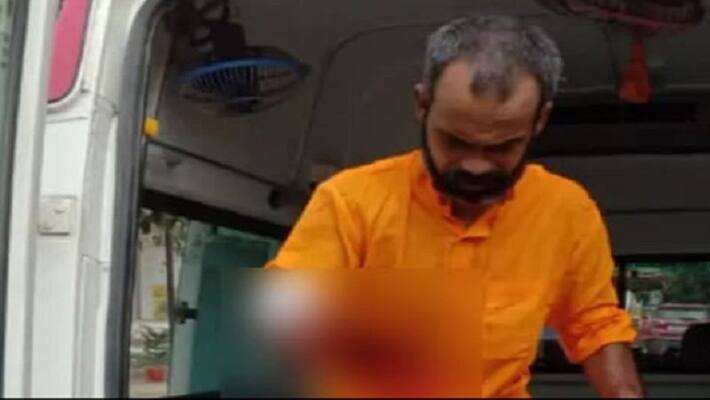 Ayodhya young man cut paw of his hand on Saryu told why he is upset with government Ayodhya young man cut paw of his hand on Saryu told why he is upset with government