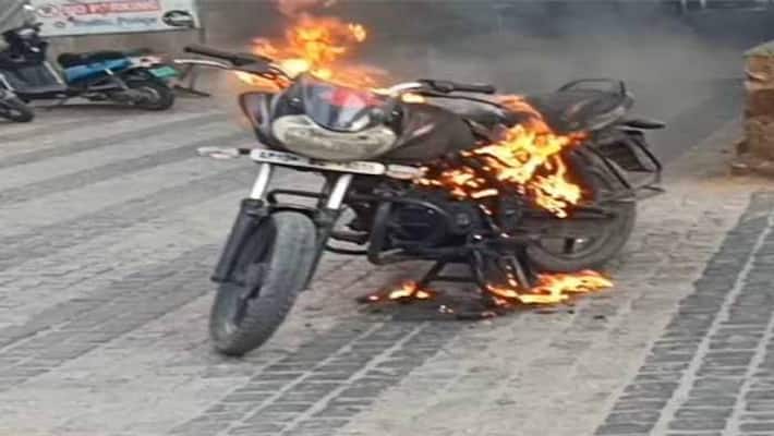 Ashok Sets His bike on fire in Hyderabad Ameerpet Ashok Sets His bike on fire in Hyderabad Ameerpet