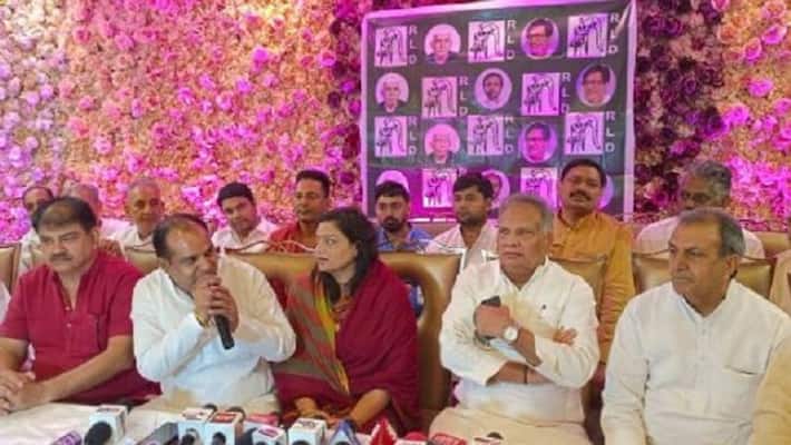 Ghaziabad BJP got big setback western Uttar Pradesh chairman of the municipality Loni joined RLD Ghaziabad BJP got big setback western Uttar Pradesh chairman of the municipality Loni joined RLD