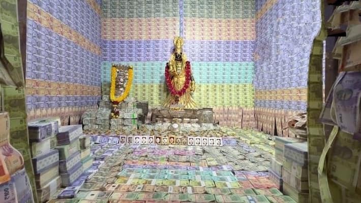 in Andhra Pradesh Goddess Vasavi Kanyaka Parameswari Temple Decorated With Currency Gold upto Rupee 8 Crore its 135 year old apa in Andhra Pradesh Goddess Vasavi Kanyaka Parameswari Temple Decorated With Currency Gold upto Rupee 8 Crore its 135 year old apa