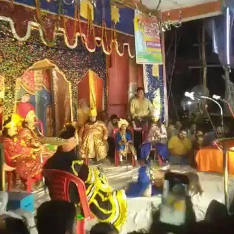 Woman Performs on Ramlila Event in UP video viral on social media