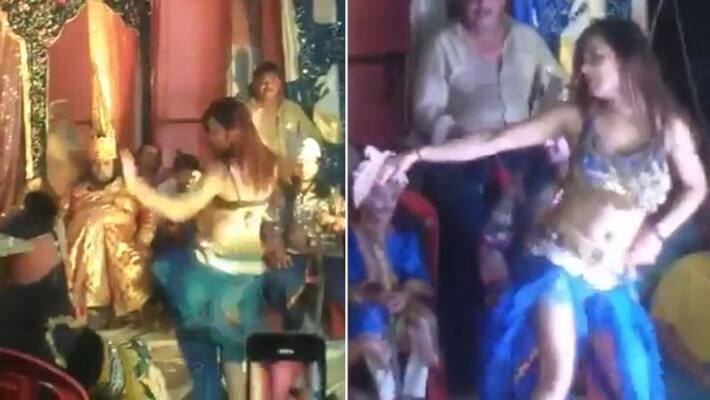 Woman Performs on Ramlila Event in UP video viral on social media Woman Performs on Ramlila Event in UP video viral on social media