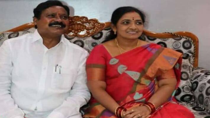Former MLA Nallala Odelu Meets CM KCR Likely to join pink party Former MLA Nallala Odelu Meets CM KCR Likely to join pink party