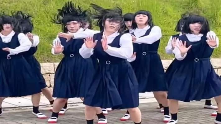 Japanese Girls Crew dance on Kala chasma song baar baar dekho movie apa Japanese Girls Crew dance on Kala chasma song baar baar dekho movie apa