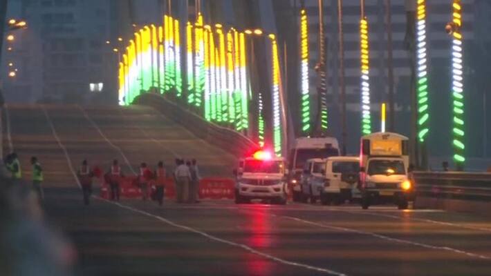 Speeding car crashes into ambulance in Mumbai Bandra Worli Sea Link vva Speeding car crashes into ambulance in Mumbai Bandra Worli Sea Link vva