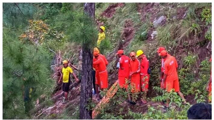 Uttarakhand bus accident in Pauri Garhwal, 33 dead bodies recovered and 19 injured rescued, DVG Uttarakhand bus accident in Pauri Garhwal, 33 dead bodies recovered and 19 injured rescued, DVG