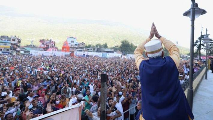 PM Modi celebrates Dussehra at Kullu PM Modi celebrates Dussehra at Kullu