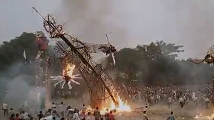 Dussehra Festival effigy of Ravana fell on the people gathered many injured during Ravan Dahan in Yamunanagar ckm Dussehra Festival effigy of Ravana fell on the people gathered many injured during Ravan Dahan in Yamunanagar ckm