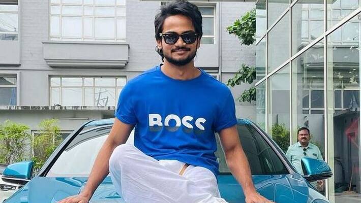 bigg boss fame shanmukh buys a new car on dusshra 2022 day bigg boss fame shanmukh buys a new car on dusshra 2022 day