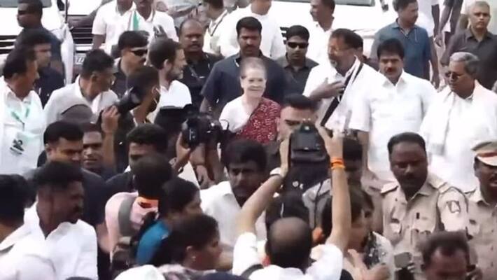 sonia gandhi Joins in rahul gandhi bharat jodo yatra sonia gandhi Joins in rahul gandhi bharat jodo yatra