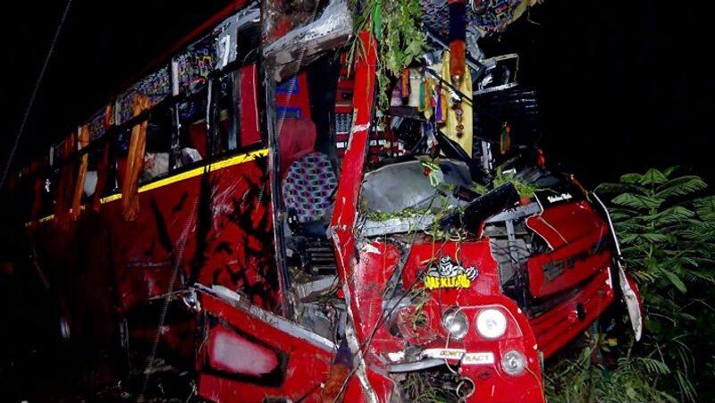 Kerala Nine killed 38 injured in a bus accident in Vadakkenchery vva