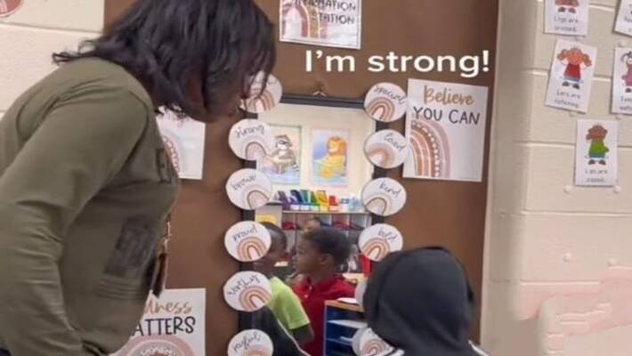teacher push kids Kids To Say Positive Affirmations in front of glass video goes viral apa teacher push kids Kids To Say Positive Affirmations in front of glass video goes viral apa